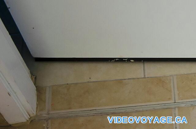 Cuba Cayo Santa Maria Playa Cayo Santa Maria The lower doors have rubber to prevent insects from entering and better soundproofing.