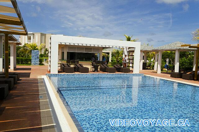 Cuba Cayo Santa Maria Playa Cayo Santa Maria El bar en el extremo de la piscina.