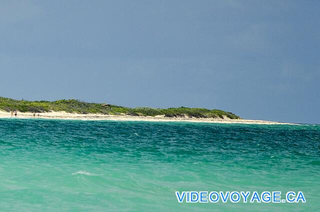 Cuba Cayo Santa Maria Playa Cayo Santa Maria Walkers on the beach