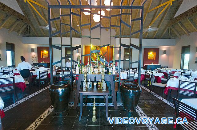 Cuba Cayo Santa Maria Playa Cayo Santa Maria A dining room of medium size