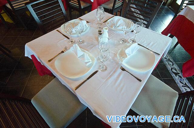 Cuba Cayo Santa Maria Playa Cayo Santa Maria The presentation tables