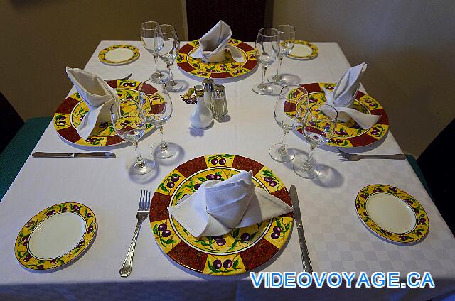 Cuba Cayo Santa Maria Playa Cayo Santa Maria The presentation tables