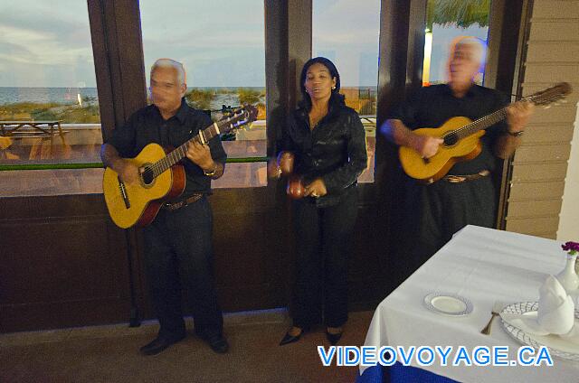 Cuba Cayo Santa Maria Playa Cayo Santa Maria Evening musicians