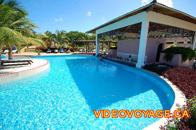 Cuba Cayo Santa Maria Iberostar Ensenachos El bar de la piscina.