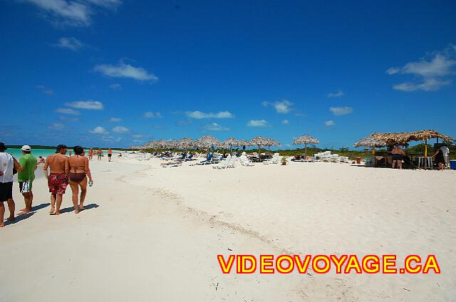 Cuba Cayo Santa Maria Iberostar Ensenachos Sin animación en la playa, sino un punto de encuentro para muchas personas.