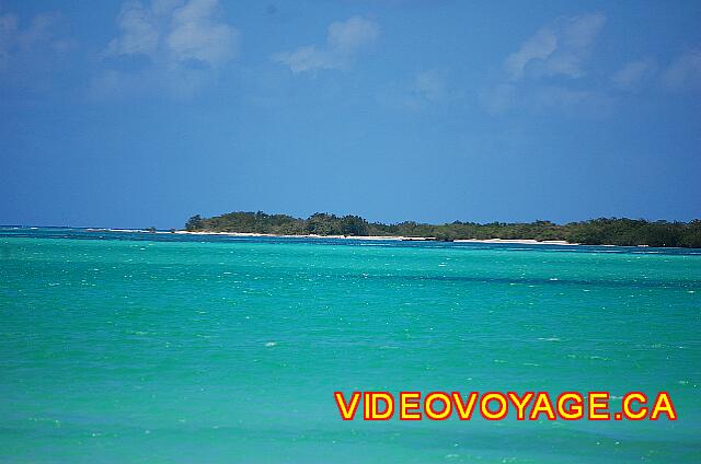 Cuba Cayo Santa Maria Iberostar Ensenachos La playa continúa hacia el este, pero el mar es menos hermoso para nadar.