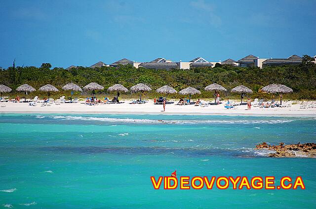 Cuba Cayo Santa Maria Iberostar Ensenachos Los edificios al oeste del sitio tienen acceso a otro camino que es más corto.