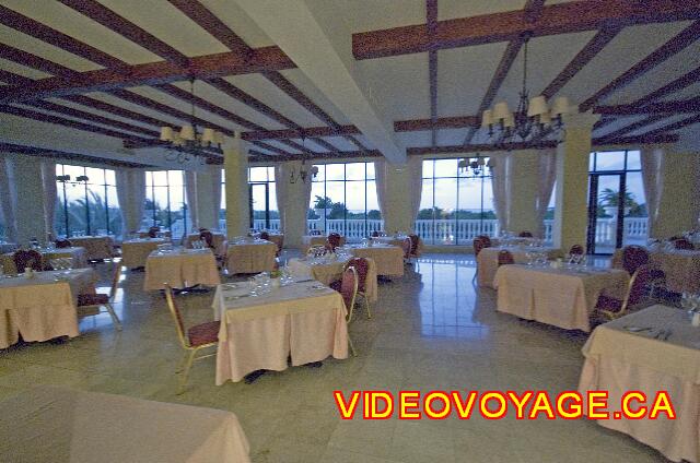 Cuba Cayo Santa Maria Iberostar Ensenachos Un segundo comedor está disponible cuando hay mucha gente.