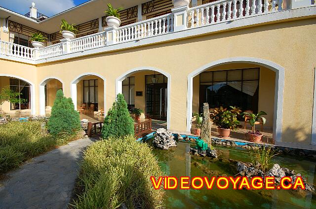 Cuba Cayo Santa Maria Iberostar Ensenachos El pequeño puente para llegar al restaurante Azia