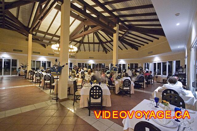 Cuba Cayo Santa Maria Iberostar Ensenachos La entrada al restaurante. Lo ideal es cenar cuando el sol se pone para una hermosa vista.