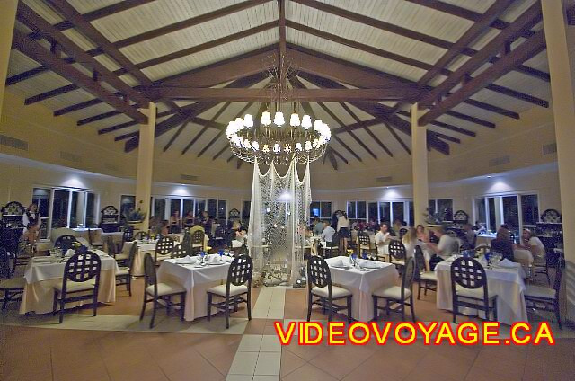 Cuba Cayo Santa Maria Iberostar Ensenachos In the center of the restaurant ....