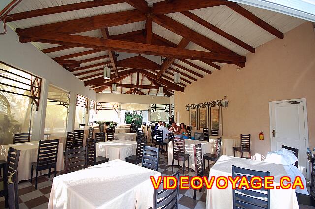 Cuba Cayo Santa Maria Iberostar Ensenachos A great snack bar for the hotel capacity.