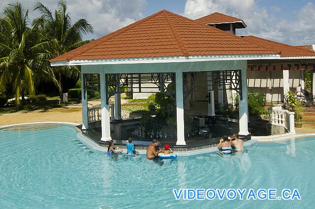 Cuba Cayo Santa Maria Iberostar Ensenachos El bar en la piscina El Marino