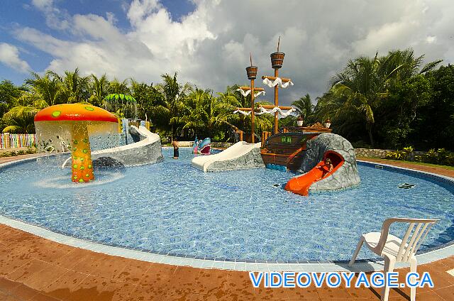 Cuba Cayo Santa Maria Iberostar Ensenachos Les enfants aiment beaucoup la piscine...