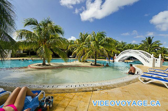 Cuba Cayo Santa Maria Iberostar Ensenachos Des zones peu profondes, certaines activités sportives sont disponibles dans la piscine.