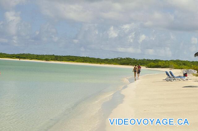 Cuba Cayo Santa Maria Iberostar Ensenachos La plage continue quelques centaines de mètres sans plus.