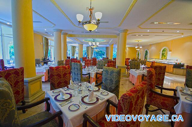 Cuba Cayo Santa Maria Iberostar Ensenachos The elegant restaurant with air conditioning