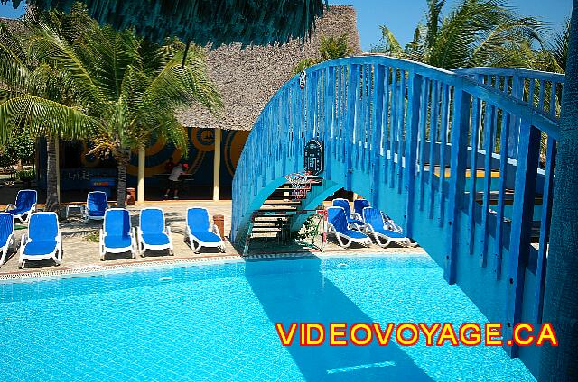 Cuba Cayo Santa Maria Sol Cayo Santa Maria A basketball net in the center of the bridge. In the background, games room.