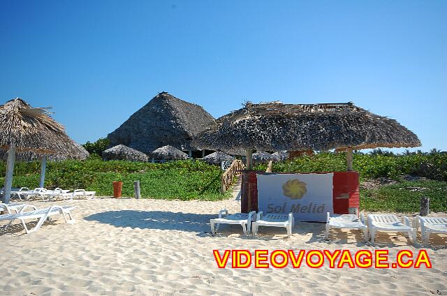 Cuba Cayo Santa Maria Sol Cayo Santa Maria El bar en la playa y en el fondo a la izquierda, la playa restaurante "La Picúa" que estaba siendo renovado.