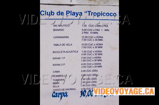 Cuba Santa Maria Del Mar Tropicoco Les prix sont inscrit sur la plage.