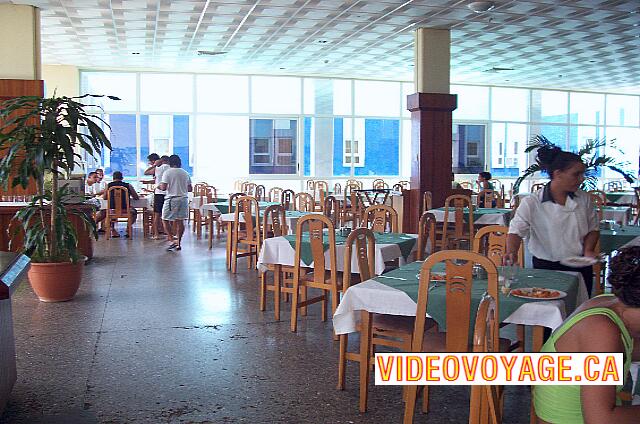 Cuba Santa Maria Del Mar Tropicoco A partir de estas ventanas se puede ver la piscina en un nivel inferior.