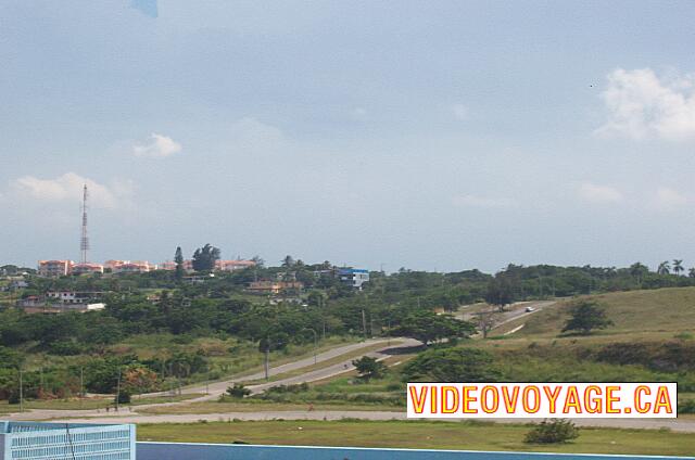 Cuba Santa Maria Del Mar Tropicoco El camino entre la autopista y el hotel.