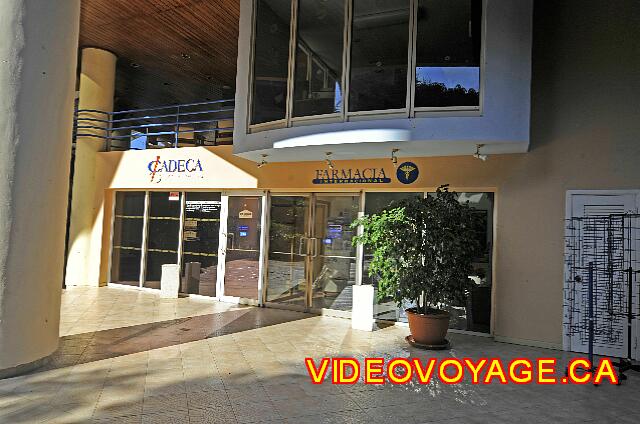 Cuba Santiago de Cuba Melia Santiago de Cuba La oficina de cambio y una farmacia bajo el techo de la Plaza.