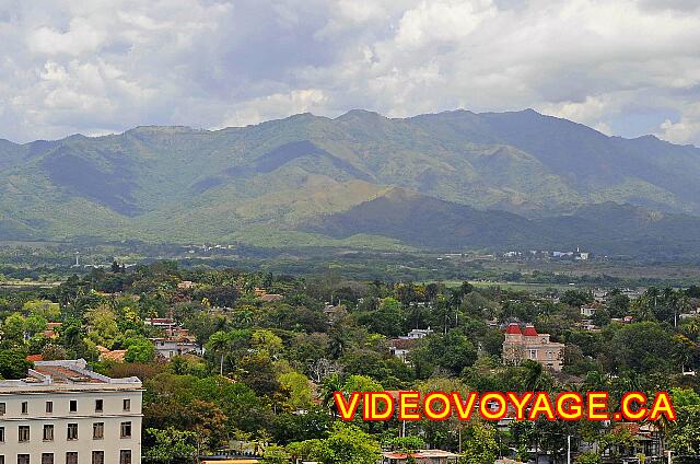 Cuba Santiago de Cuba Melia Santiago de Cuba Las montañas en los lomos.