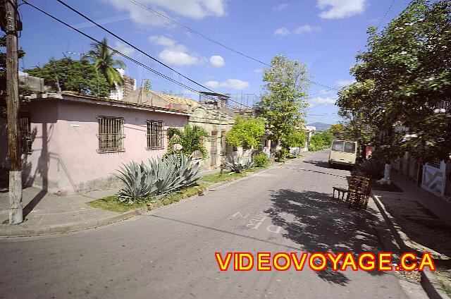 Cuba Santiago de Cuba Melia Santiago de Cuba Un paseo a la ciudad, una calle de Santiago de Cuba.