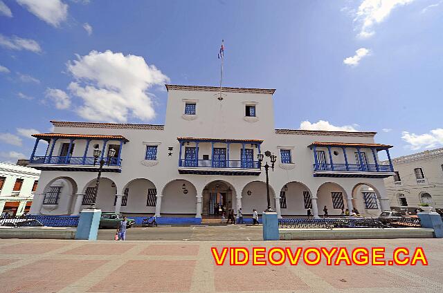 Cuba Santiago de Cuba Melia Santiago de Cuba El alcalde de Santiago de Cuba en el Parque Céspedes. Inaugurado el 18 de octubre de 1954. Fidel Castro hizo una discour el día de la victoria 01 de enero 1959.
