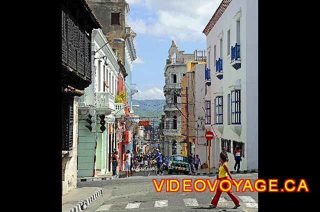 Cuba Santiago de Cuba Melia Santiago de Cuba Una calle de la ciudad bulliciosa.