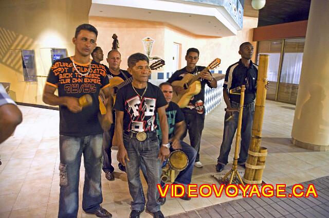 Cuba Santiago de Cuba Melia Santiago de Cuba Un grupo de música en la recepción de los grupos.