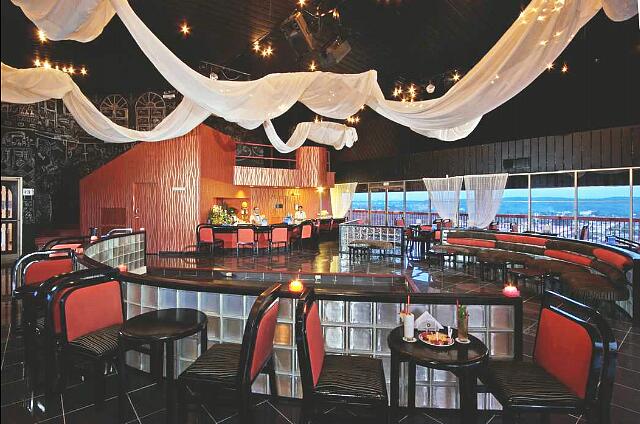 Cuba Santiago de Cuba Melia Santiago de Cuba Con una pista de baile en el centro.