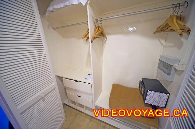 Cuba Santiago de Cuba Melia Santiago de Cuba El armario con una caja de seguridad.