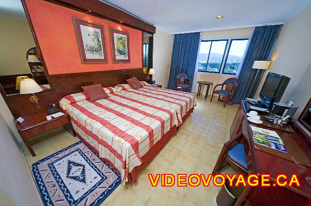 Cuba Santiago de Cuba Melia Santiago de Cuba La habitación estándar es bastante grande.