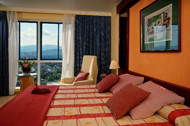Cuba Santiago de Cuba Melia Santiago de Cuba Algunas habitaciones tienen una gran ventana.