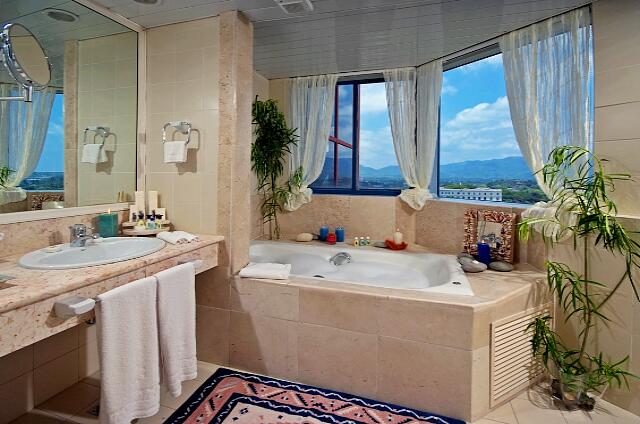 Cuba Santiago de Cuba Melia Santiago de Cuba El baño de la suite de Servicio Real