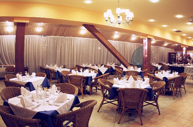 Cuba Santiago de Cuba Melia Santiago de Cuba A dining room large enough, but in divisions.