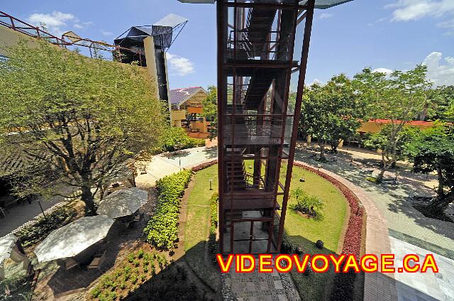 Cuba Santiago de Cuba Melia Santiago de Cuba The courtyard the day.