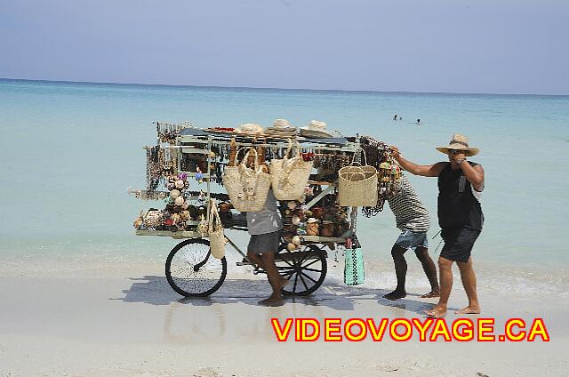 Cuba Varadero Barcelo Arenas Blancas Vous pouvez acheter des souvenirs sur la plage.