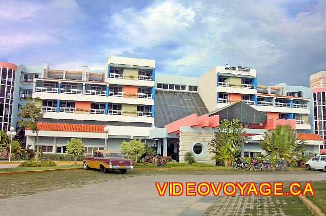 Cuba Varadero Barcelo Arenas Blancas La facade de l'hôtel en 2004