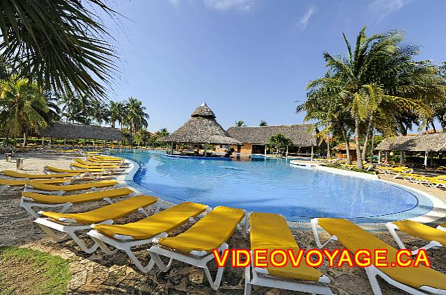 Cuba Varadero ROC Arenas Doradas A large terrace around the pool.