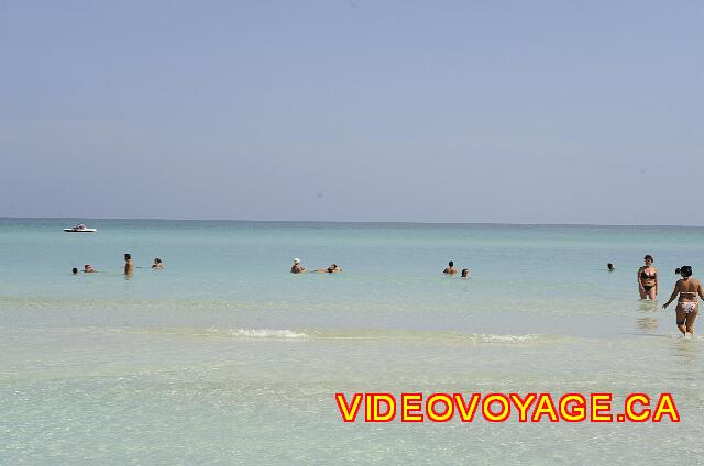 Cuba Varadero ROC Arenas Doradas Il y a très peu de bateaux moteur qui se promènent devant les hôtels.