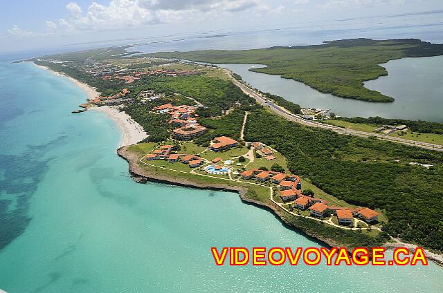 Cuba Varadero ROC Arenas Doradas L'hôtel Oasis Varadero 1920 empêche de continuer de marcher sur la plage.