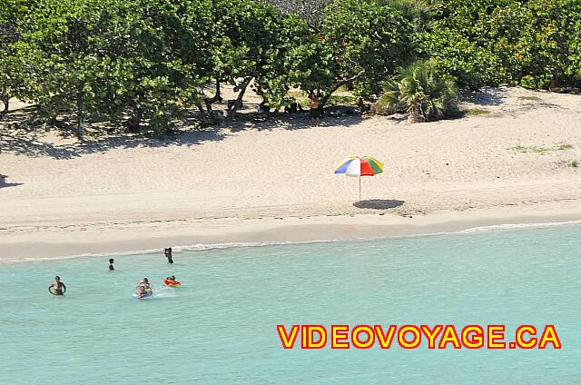 Cuba Varadero ROC Arenas Doradas Entre deux hôtels, des Cubains qui se baignent dans un secteur sans touriste.