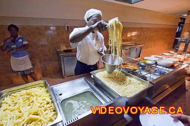 Cuba Varadero ROC Arenas Doradas Le cuisiner à l'oeuvre.