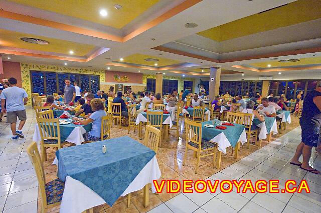 Cuba Varadero ROC Arenas Doradas In the evening the presentation of the tables is different, the atmosphere of the room is different as well.