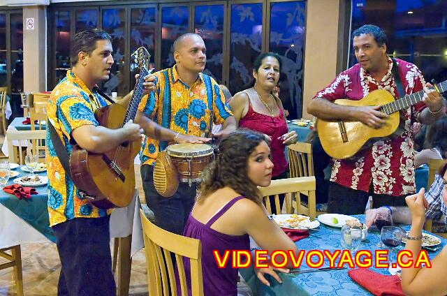 Cuba Varadero ROC Arenas Doradas Evening musicians.