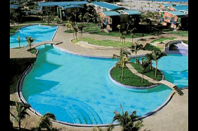 Cuba Varadero Solymar El otro extremo de la piscina cuando no había bar en el borde de la piscina.