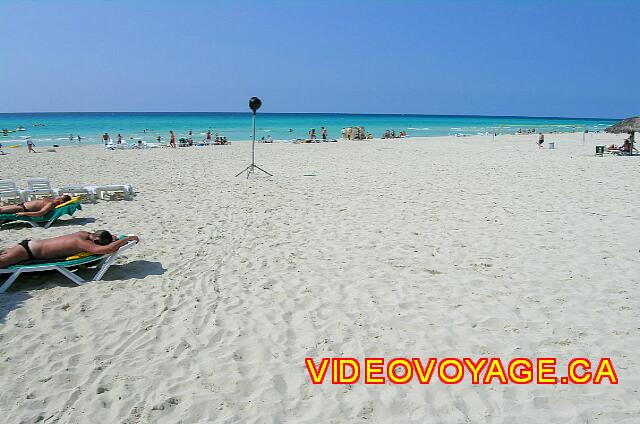 Cuba Varadero Solymar The first view of the beach. A very wide range, a thin white sand, beacoup activities on the beach ...